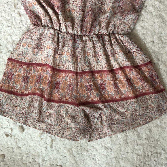 AMAZING & COMFORTABLE ROMPER - Picture 3 of 3